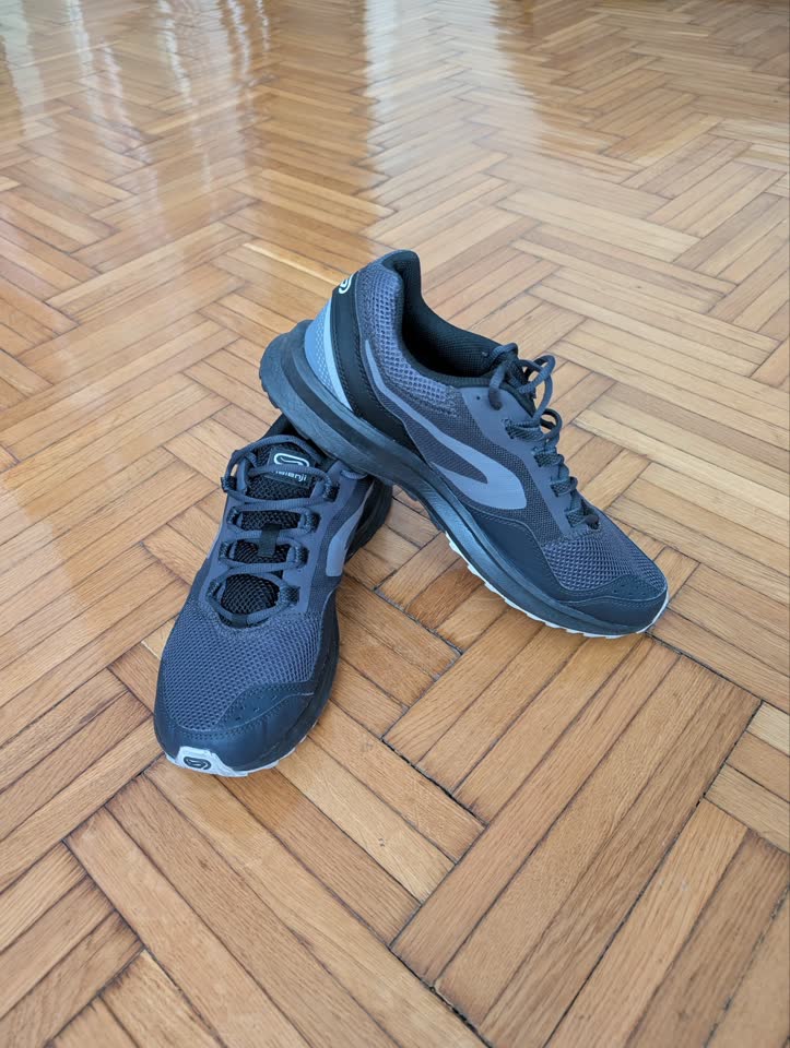 Спортивные кроссовки из decathlon для бега или тренировок