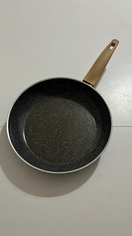 Poklanjam tiganj IKEA 28 cm