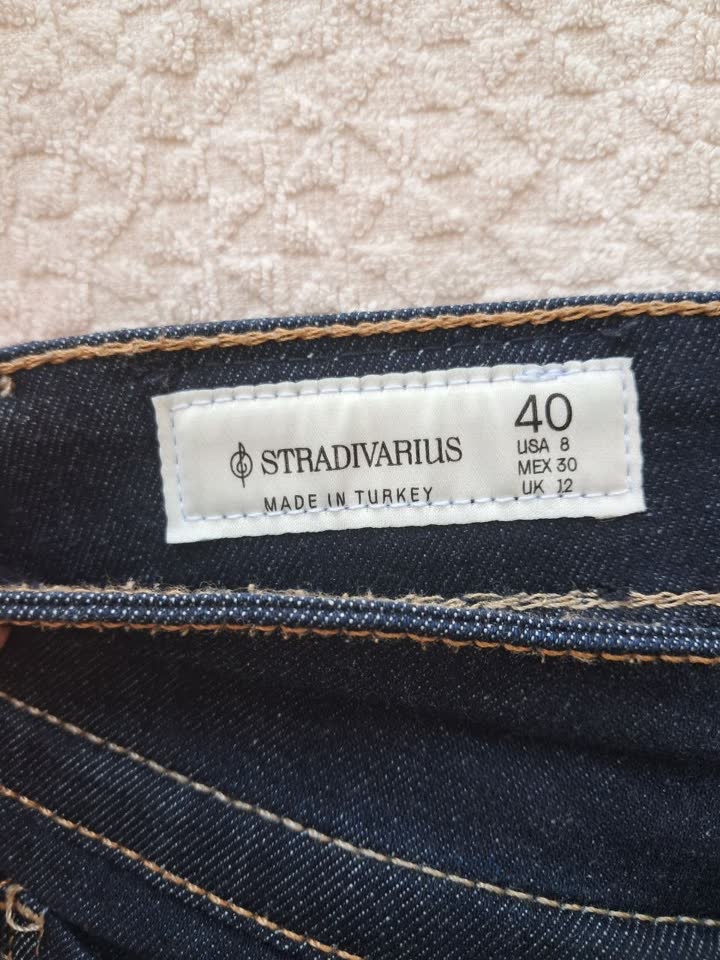 Джинсы Stradivarius