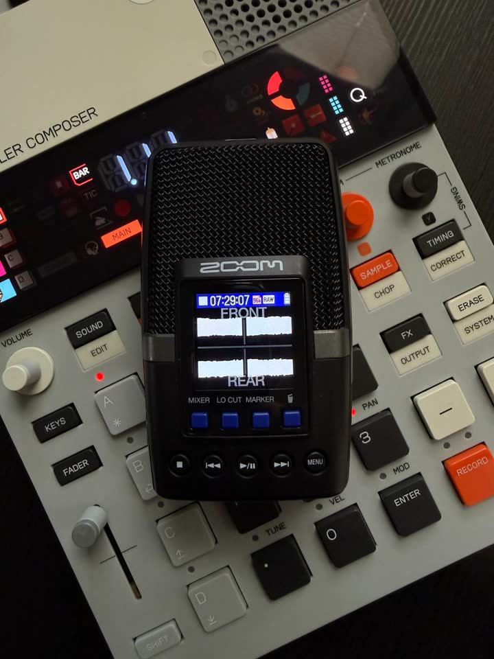 Zoom H2essential — 32-bit float audio rekorder