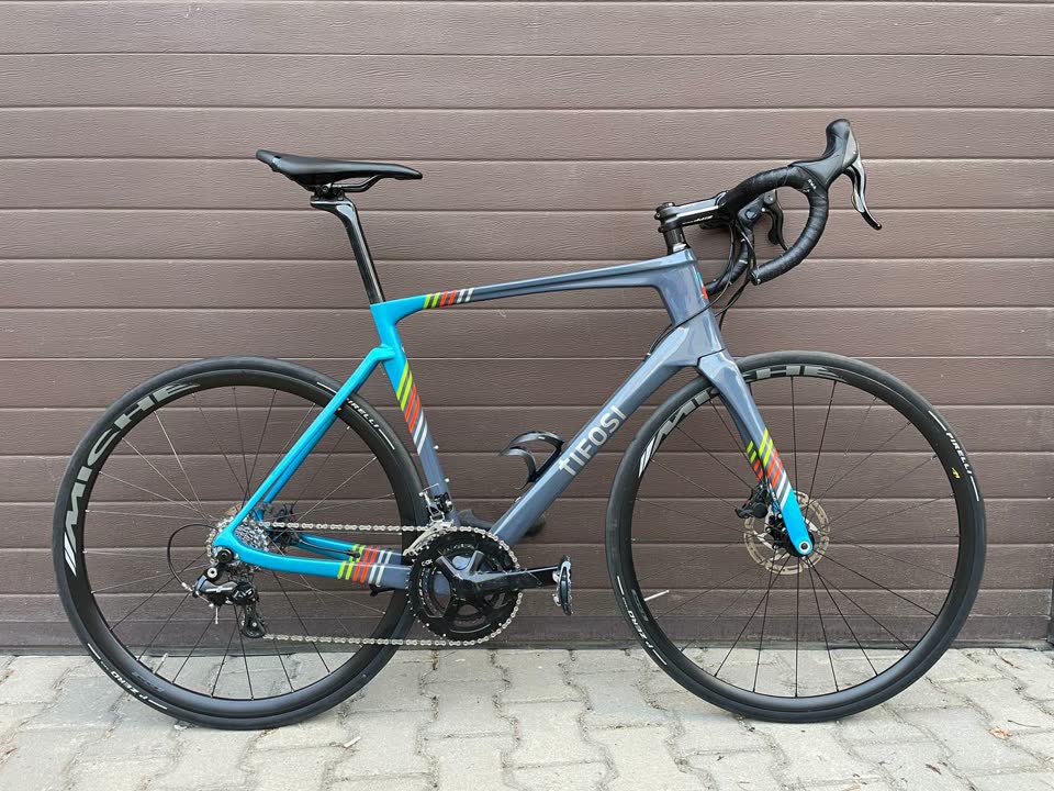 Retki drumski bicikl Tifosi ss Disc Potenza Campagnolo 2x11