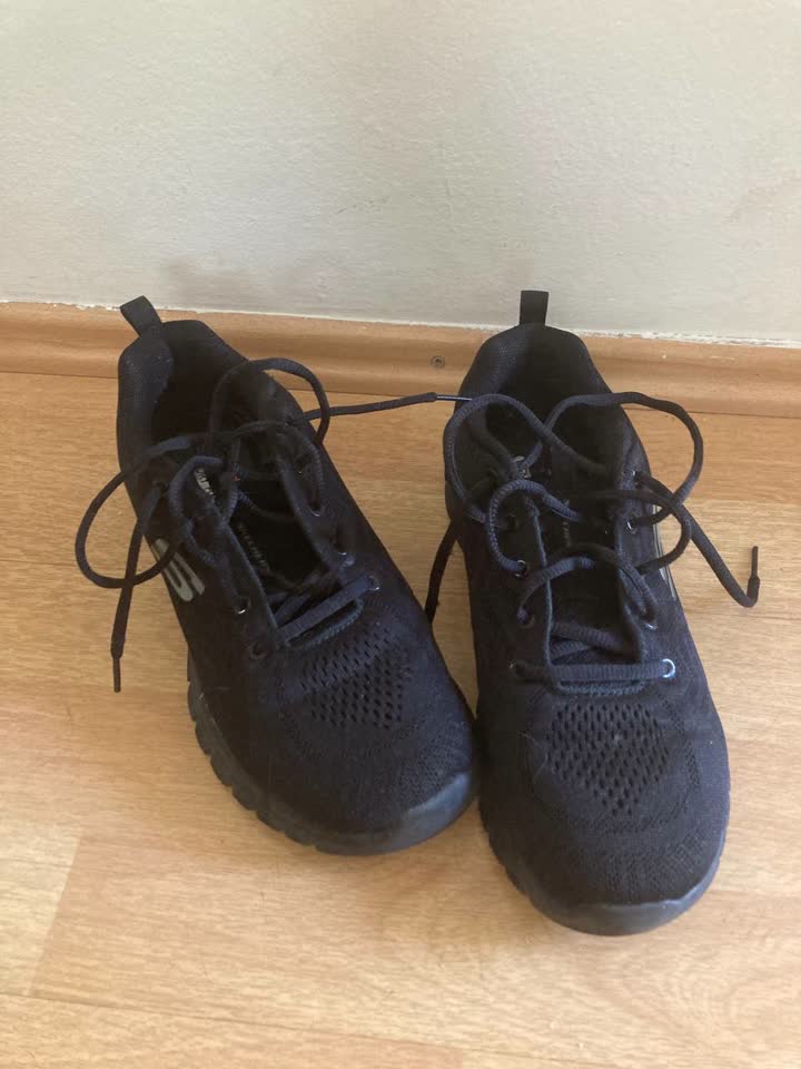 Кроссовки Sketchers на р-р 39
