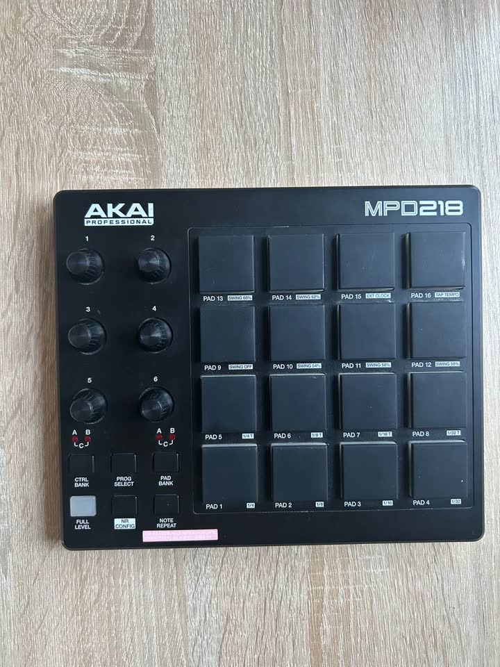 AKAI MPD 218