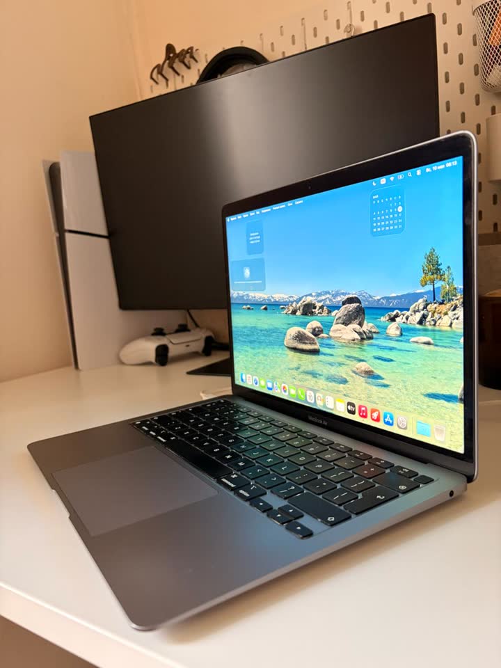 Продаю MacBook Air M1 8/256 GB Space Gray