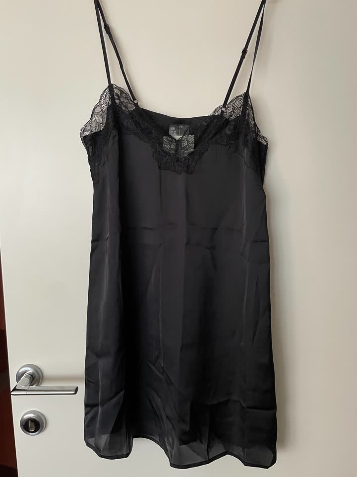 Новое платье-комбинация H&M с кружевом