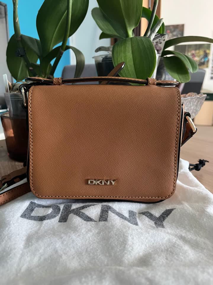 Небольшая сумочка DKNY