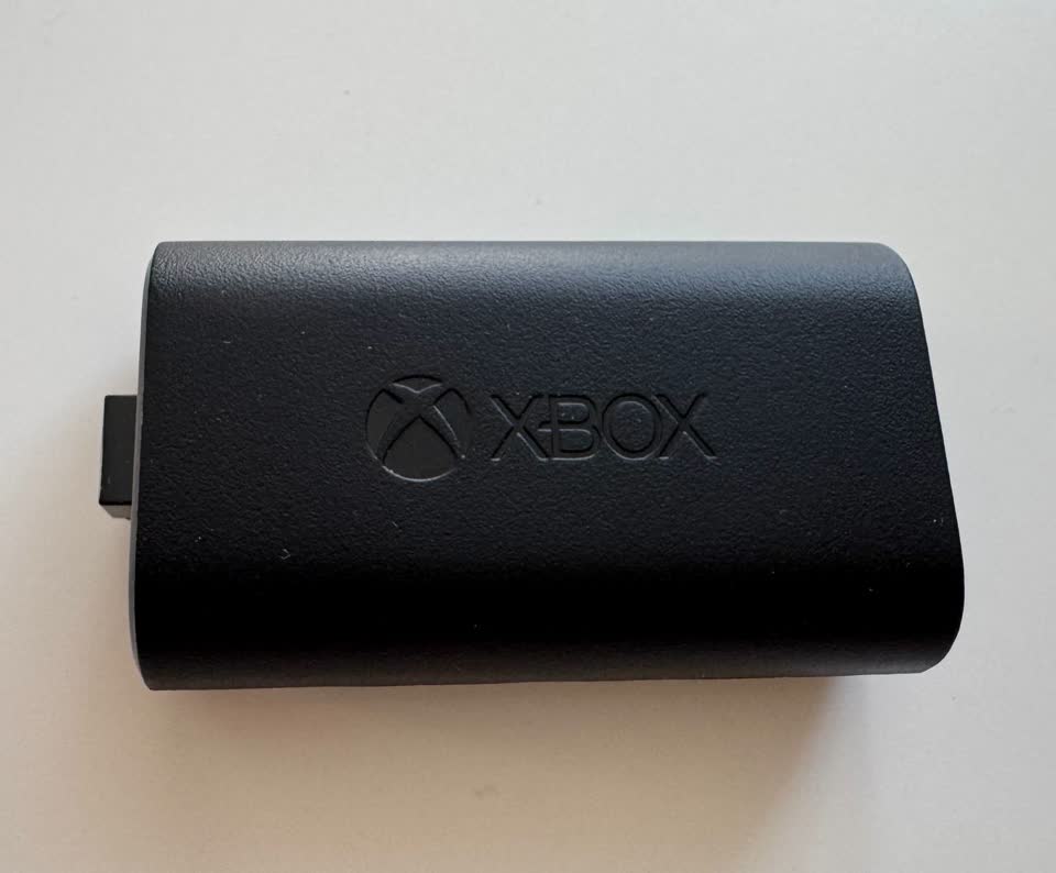 Originalna baterija za džojstik Xbox Series X, Series S, One, One S. Korišćena je samo par puta