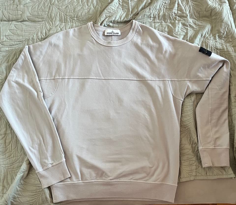 Prodajem originalni Stone Island duks, veličina M