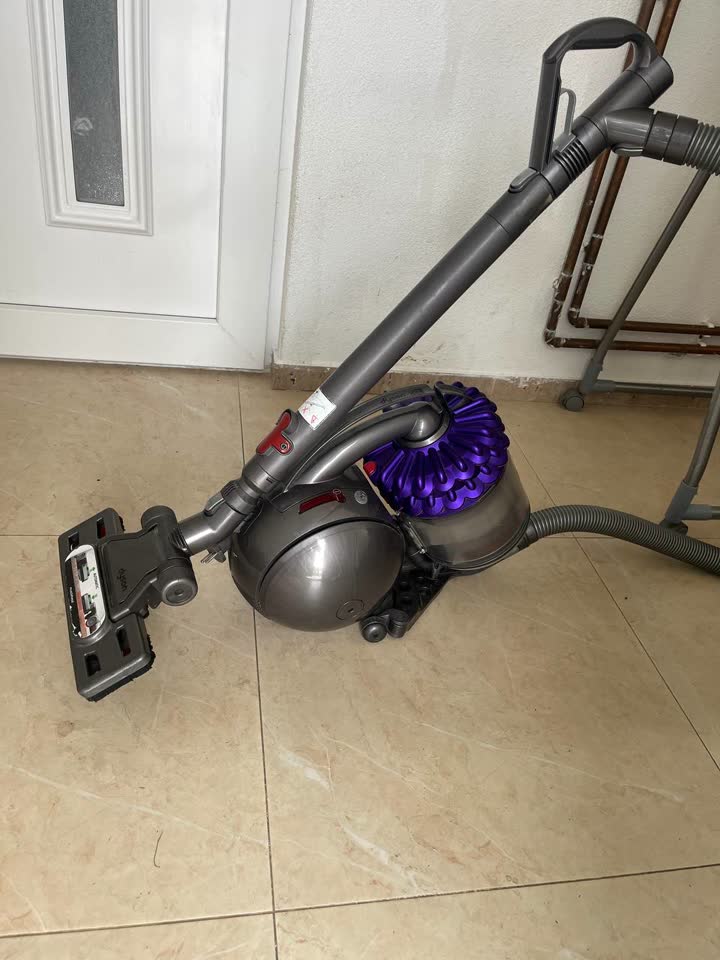 Пылесос Dyson dc52