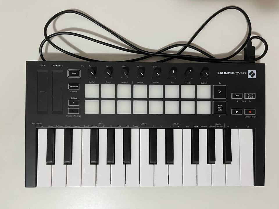 MIDI-клавиатура Novation Launchkey Mini MK3