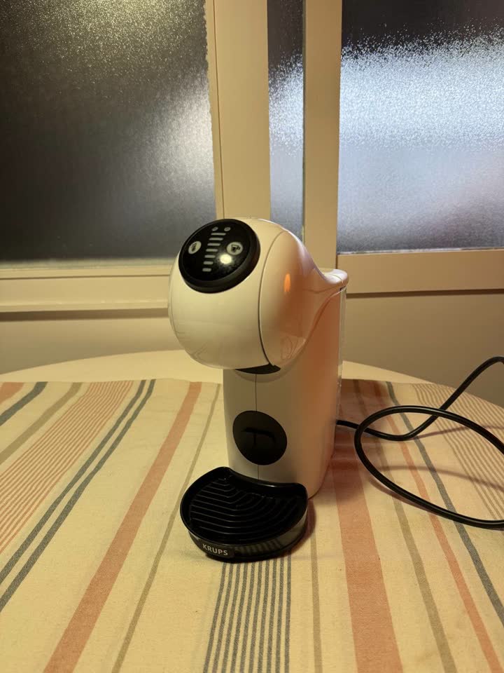 Капсульная кофеварка KRUPS Dolce Gusto Genio S KP243110