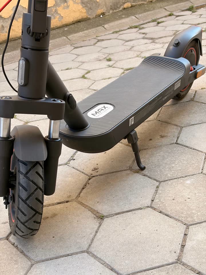 Električni trotinet Xiaomi Scooter 5 Max (2025)