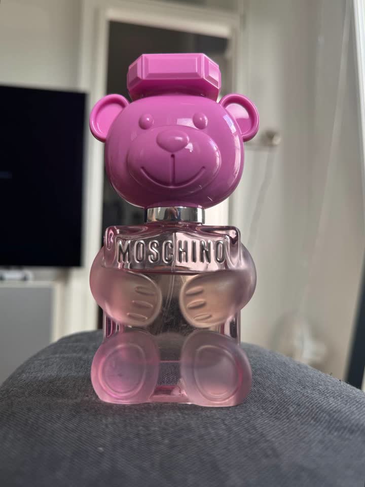 Prodajem moschino bubble gum i Versace Eros