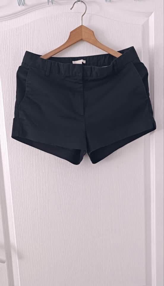 Шорты H&M, брюки Gerry Weber, футболка Stefanel, платье Lee Cooper