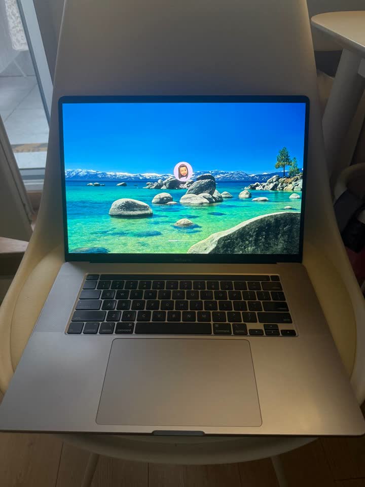 Prodajem MacBook Pro 16” iz 2019. godine