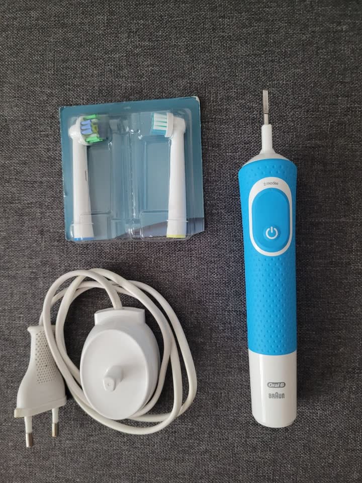 Električna četkica za zube Oral-B Vitality i 2 nove nastavke