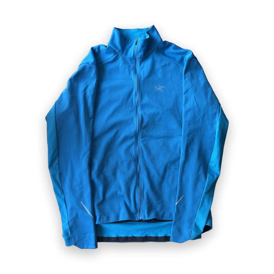 Продажа одежды, обуви и аксессуаров: Arc'teryx, On, HUGO, Stussy, Nike, Adidas, Zara
