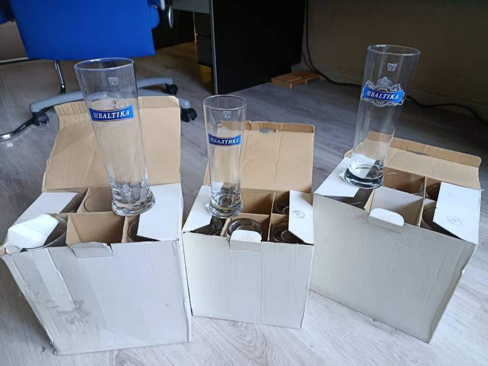 Potpuno nove, sve 3 kutije. Sve zajedno 1300 din. Ili zamena za orhideju, može i za onu koja je precvetala.