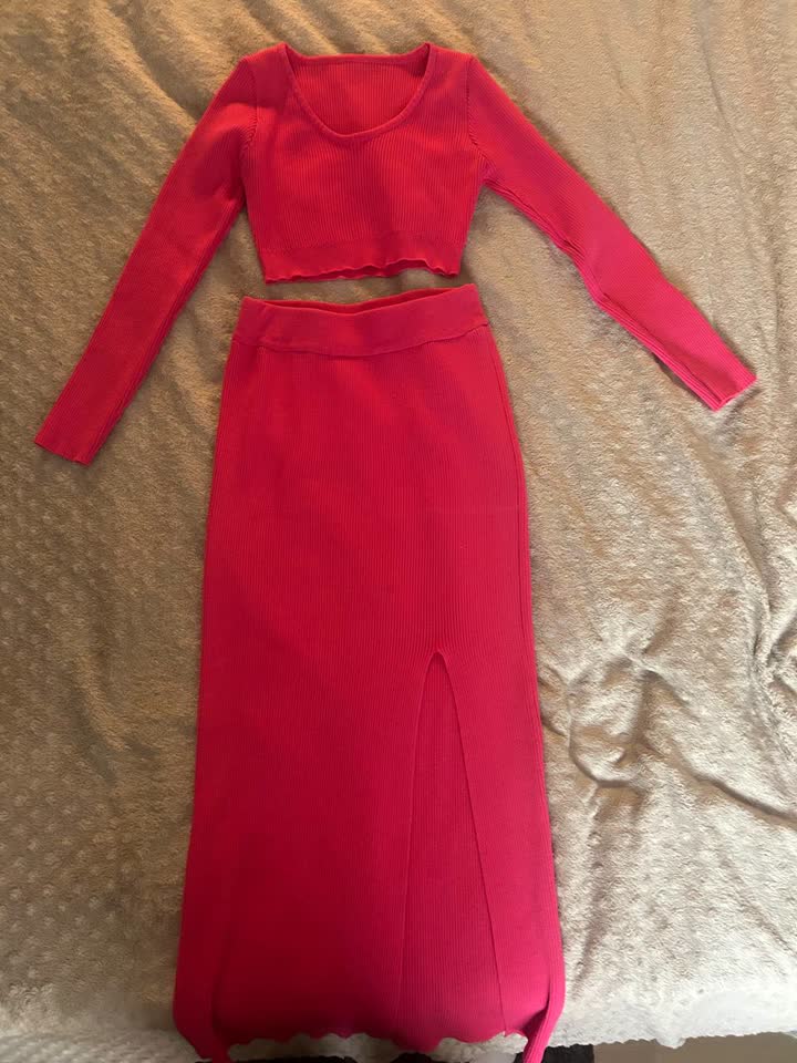 Komplet top+suknja, bluzа Stradivarius, bele pantalone, crne pantalone na peglu