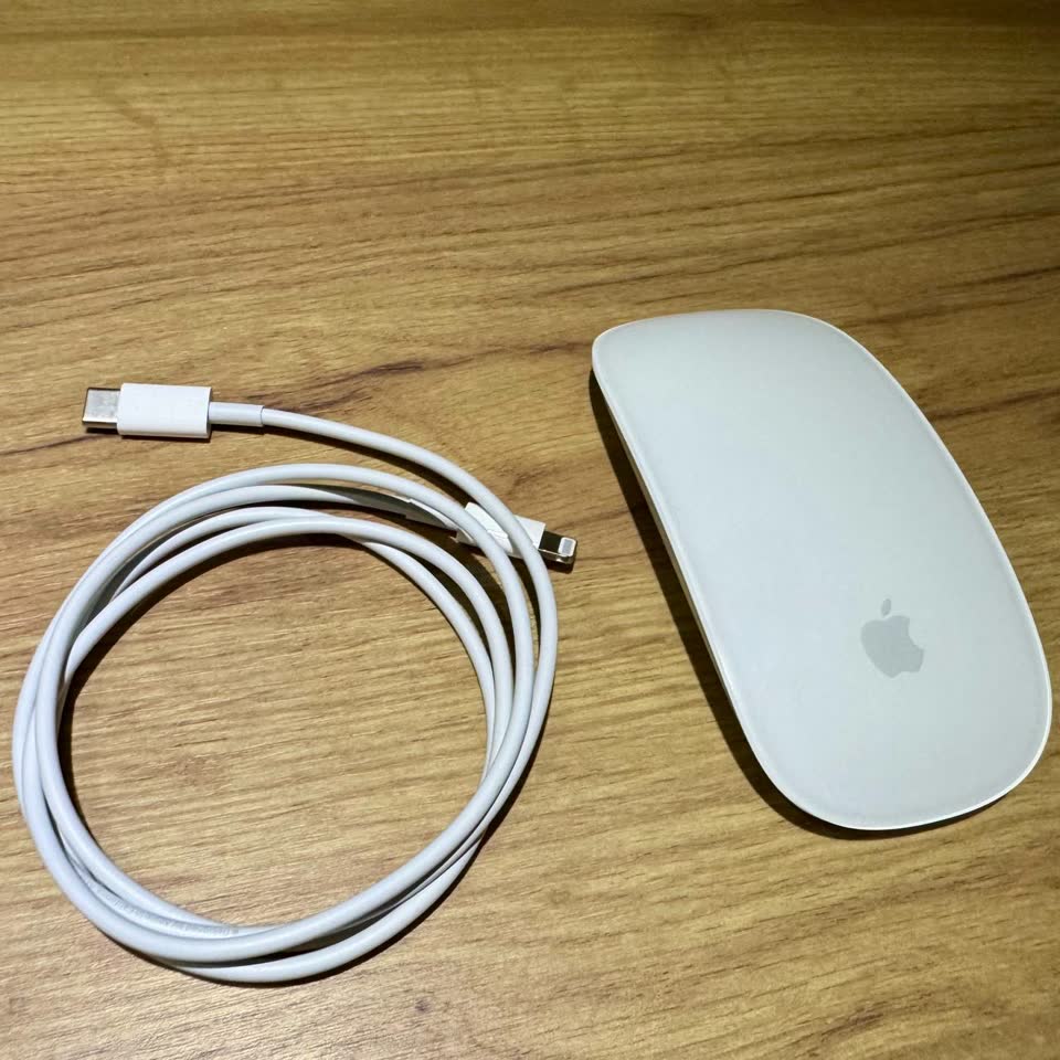 Prodajem Apple Magic Mouse 2, A1657