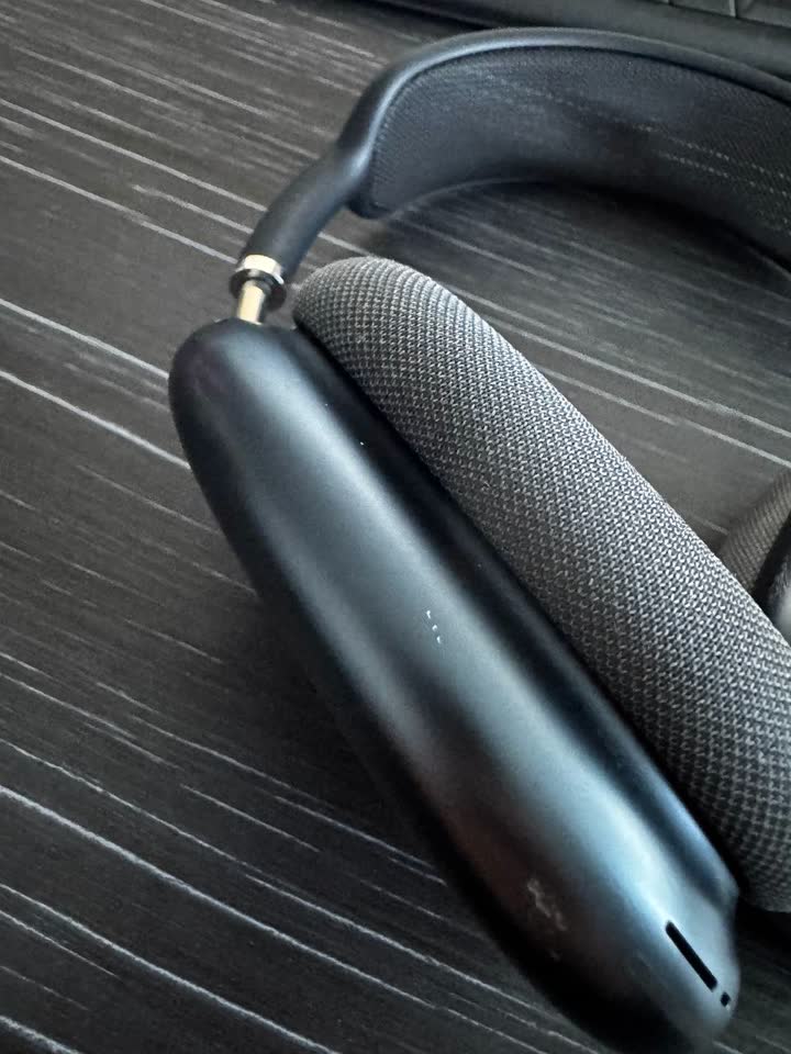 Prodajem Airpods max 2