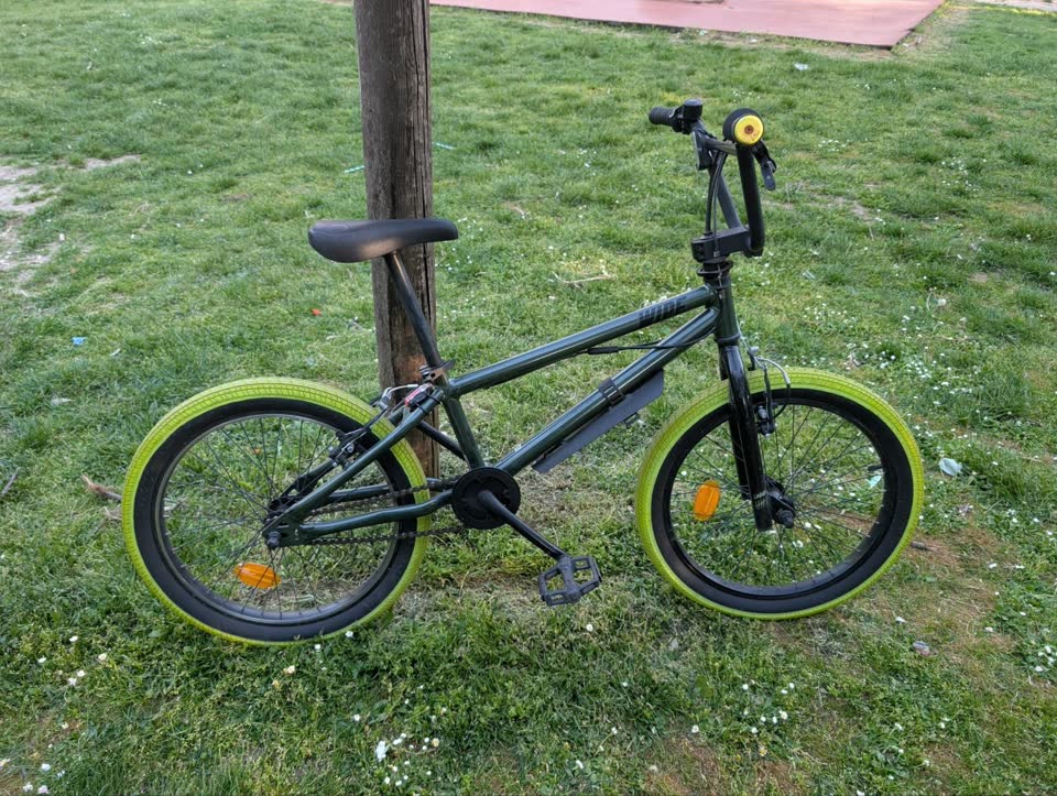 BMX bicikl za tinejdžere B'TWIN Wipe 500