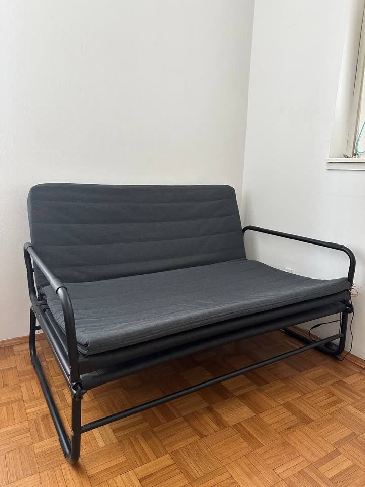 Prodajem dvosed, razvlači se