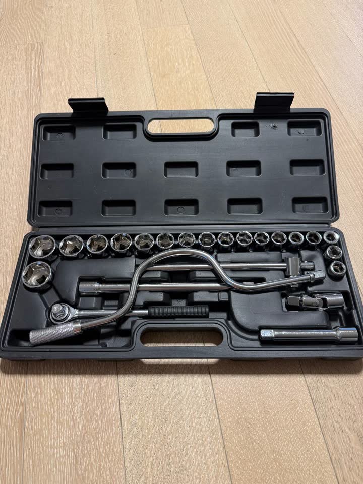 Komplet alata / set gedora u koferu