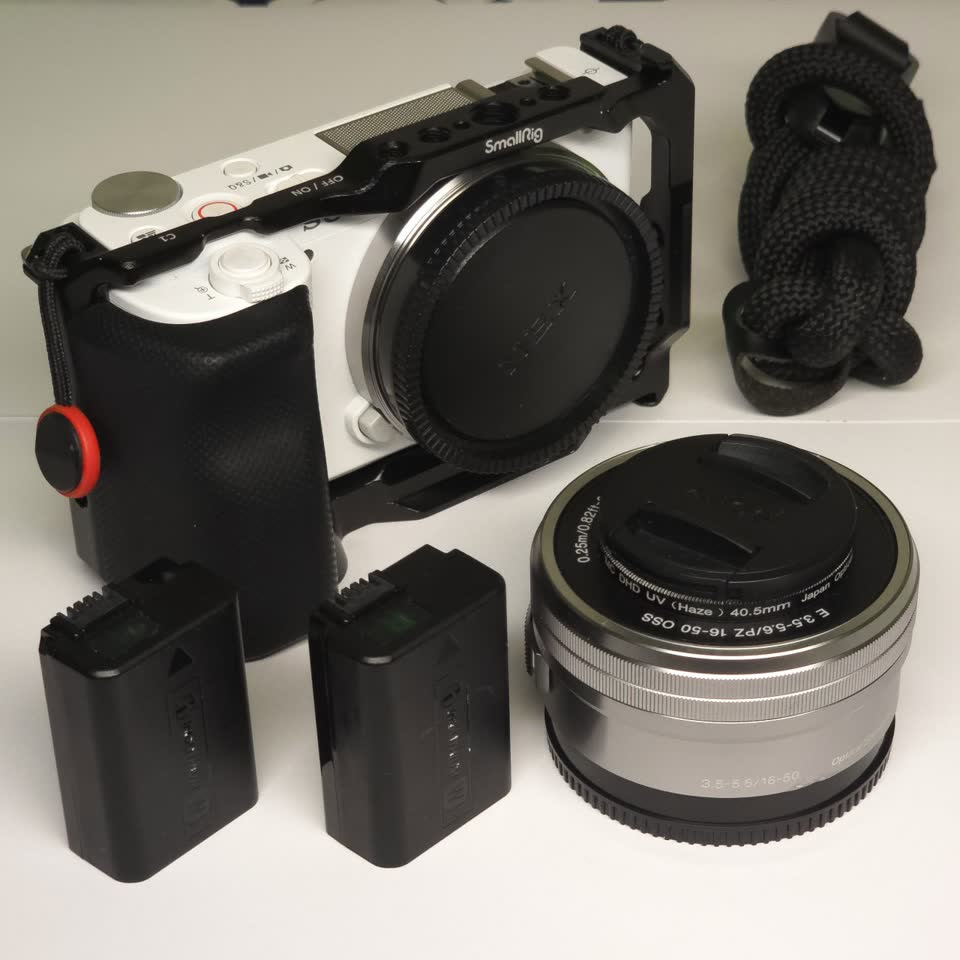 Sony ZV-E10 komplet sa dodacima