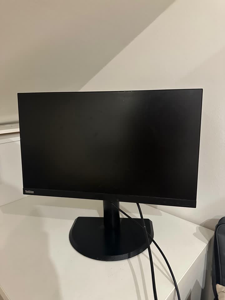 В связи в переездом продаю монитор Lenovo ThinkVision P24h-10 10000дин