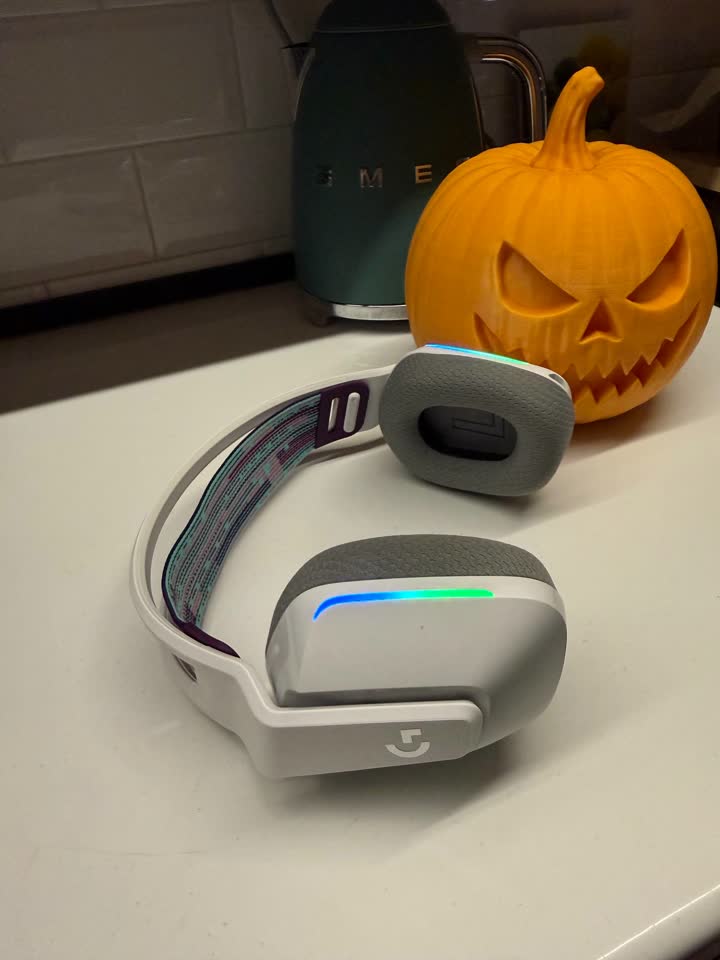 Prodajem slušalice Logitech G733 White