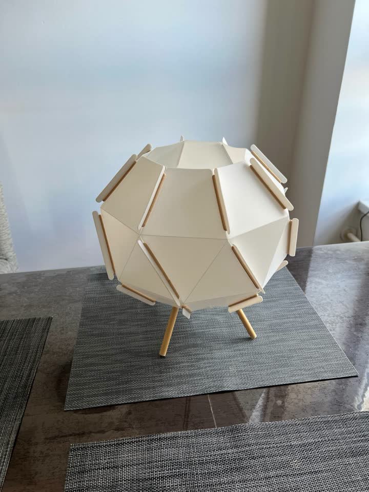 Legendarna stona lampa IKEA SJÖPENNA