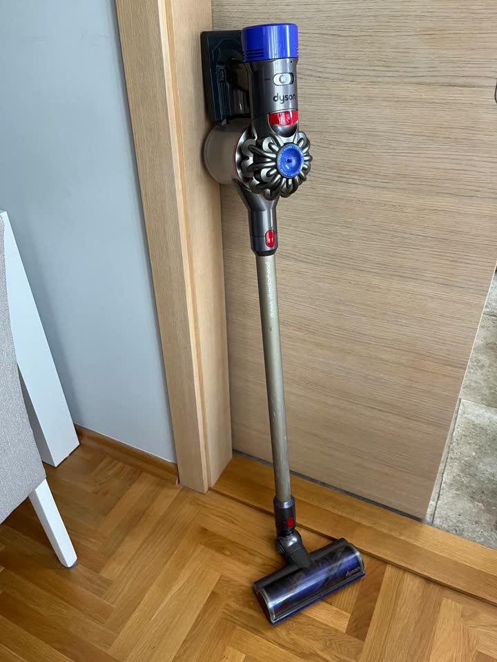 Пылесос беспроводной Dyson v8