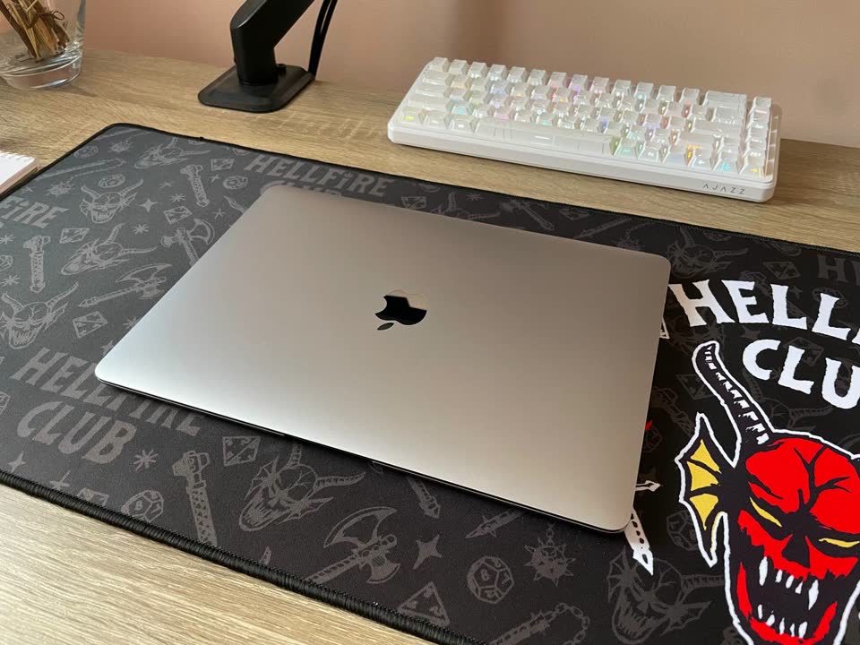 Prodajem MacBook Air M1 8/256 RST