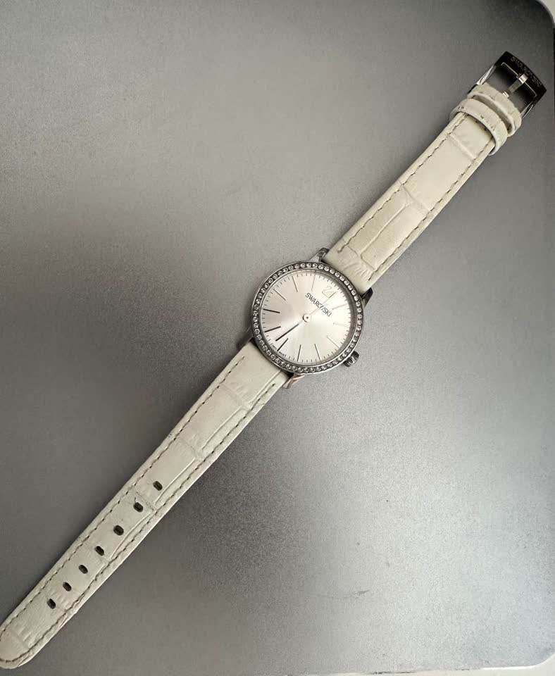 Часы Swarovski Graceful mini. Просто заменить батарейку. 10 т.дин.