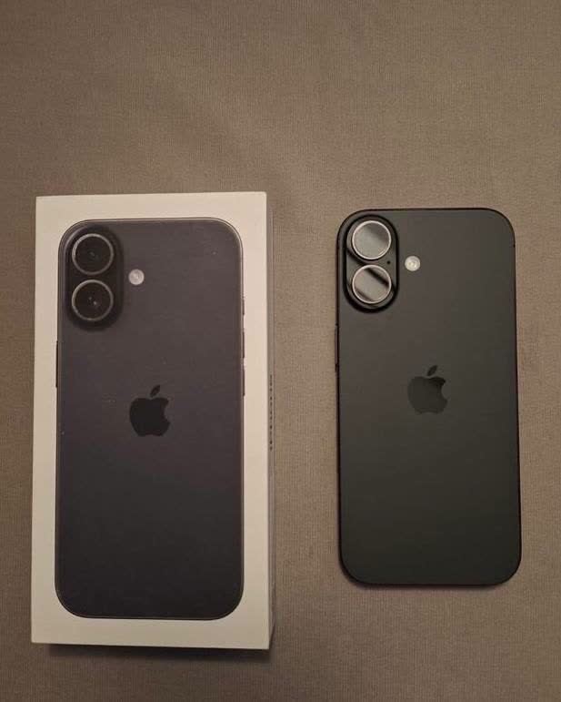 Prodajem iPhone 17 256GB
