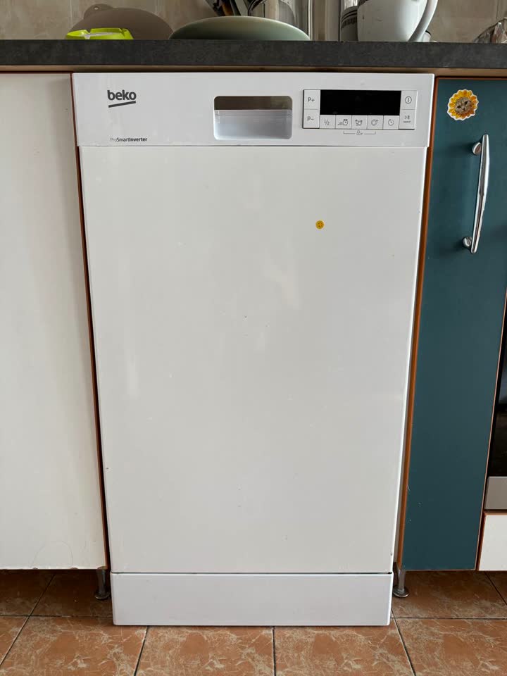 Mašina za sudove Beko DFS26025W