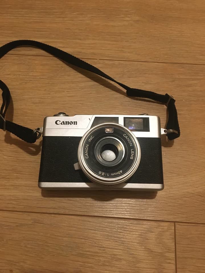 Vintage filmski fotoaparat Canon Canonet 28
