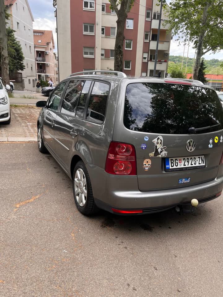 Volkswagen Touran 1.4 бензin automatik