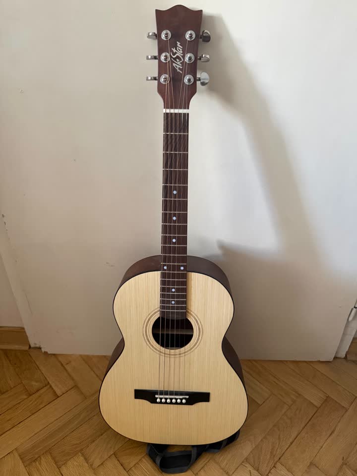 Продам гитару AkStar mini