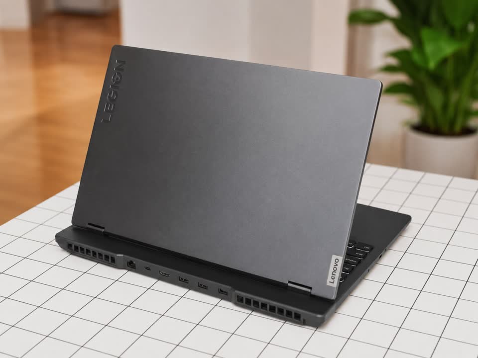 Продам личный игровой ноутбук Lenovo Legion R7000 ARP8