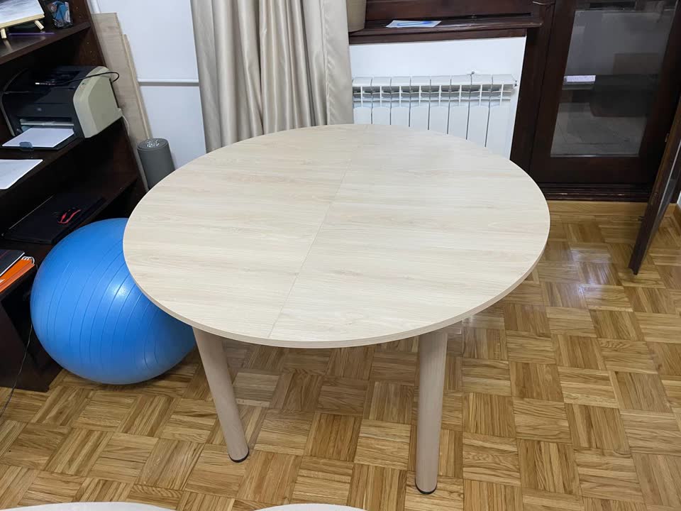 Novi rasklopivi trpezarijski sto