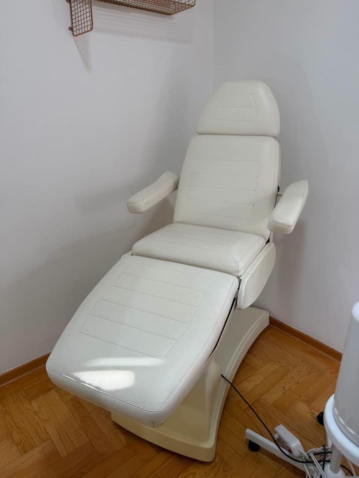 Kozmetička stolica s električnim pogonom