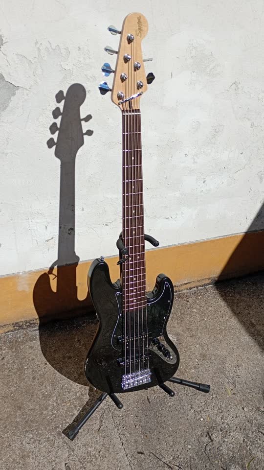 Squier Affinity Jazz Bass VI BKM Black Metallic