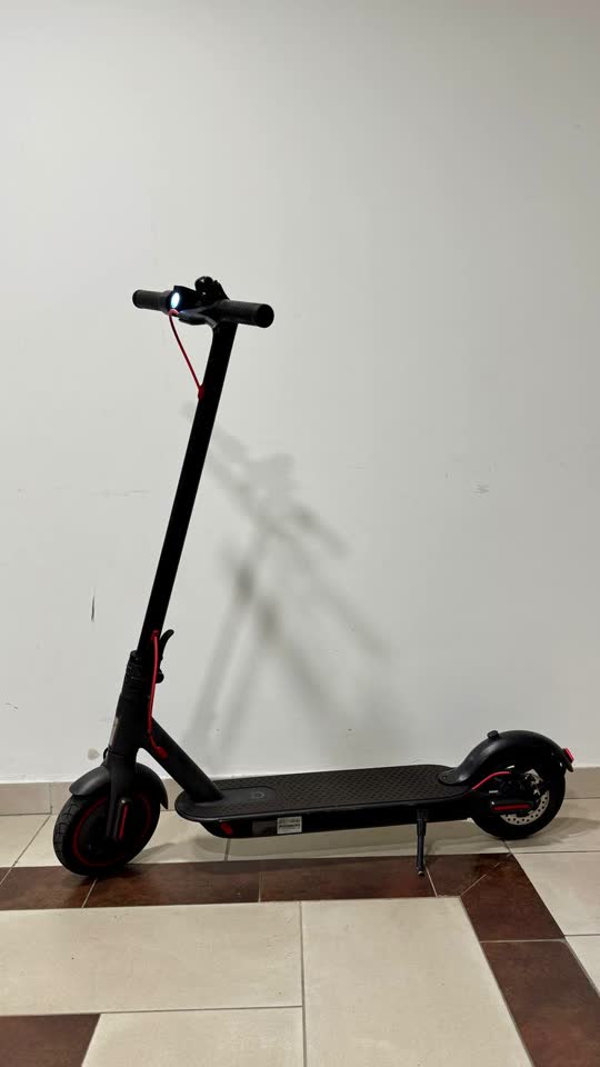 Prodajem električni trotinet Xiaomi Mi Electric Scooter 1S Pro sa registracijom