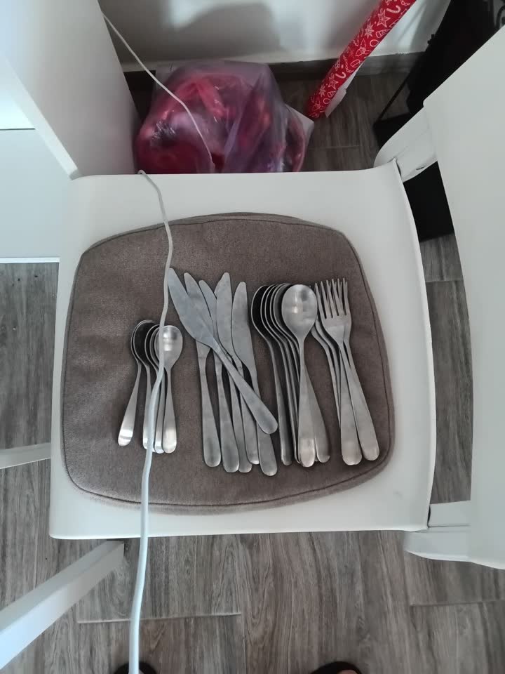 IKEA set od 24 komada