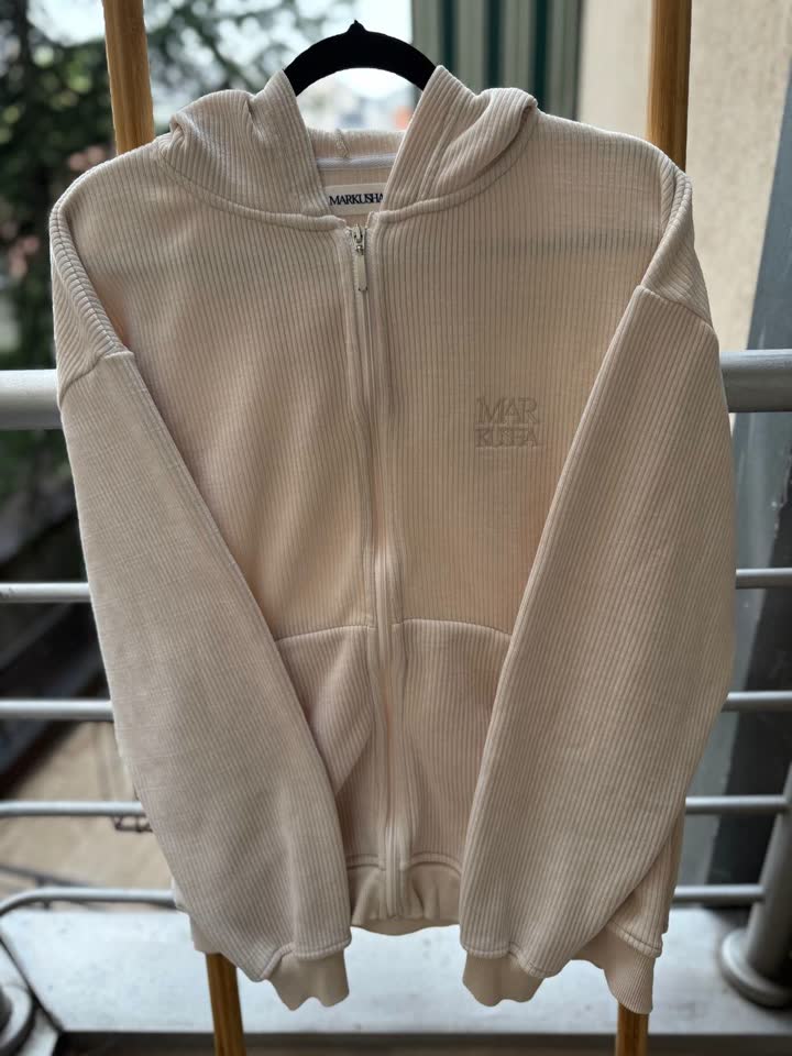 Велюровый костюм Markusha, Betty Barclay, винтажное платье, кроссовки Adidas Originals Ozmillen