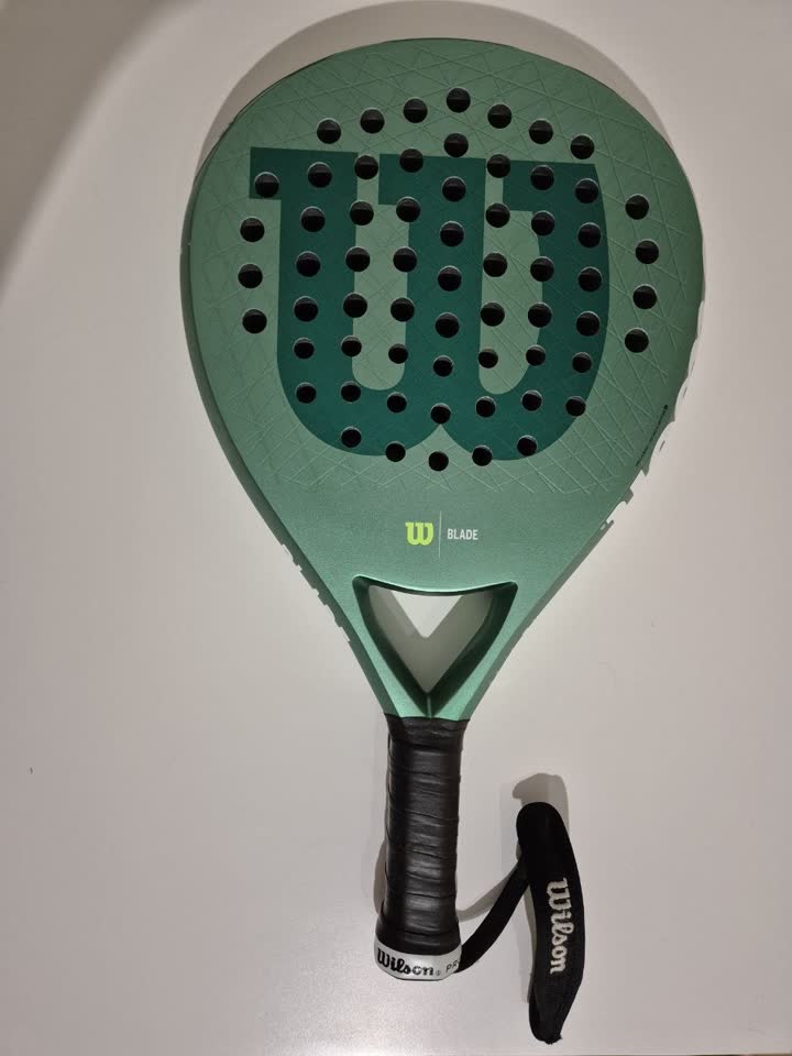 Prodajem padel reket Wilson Blade LS V3