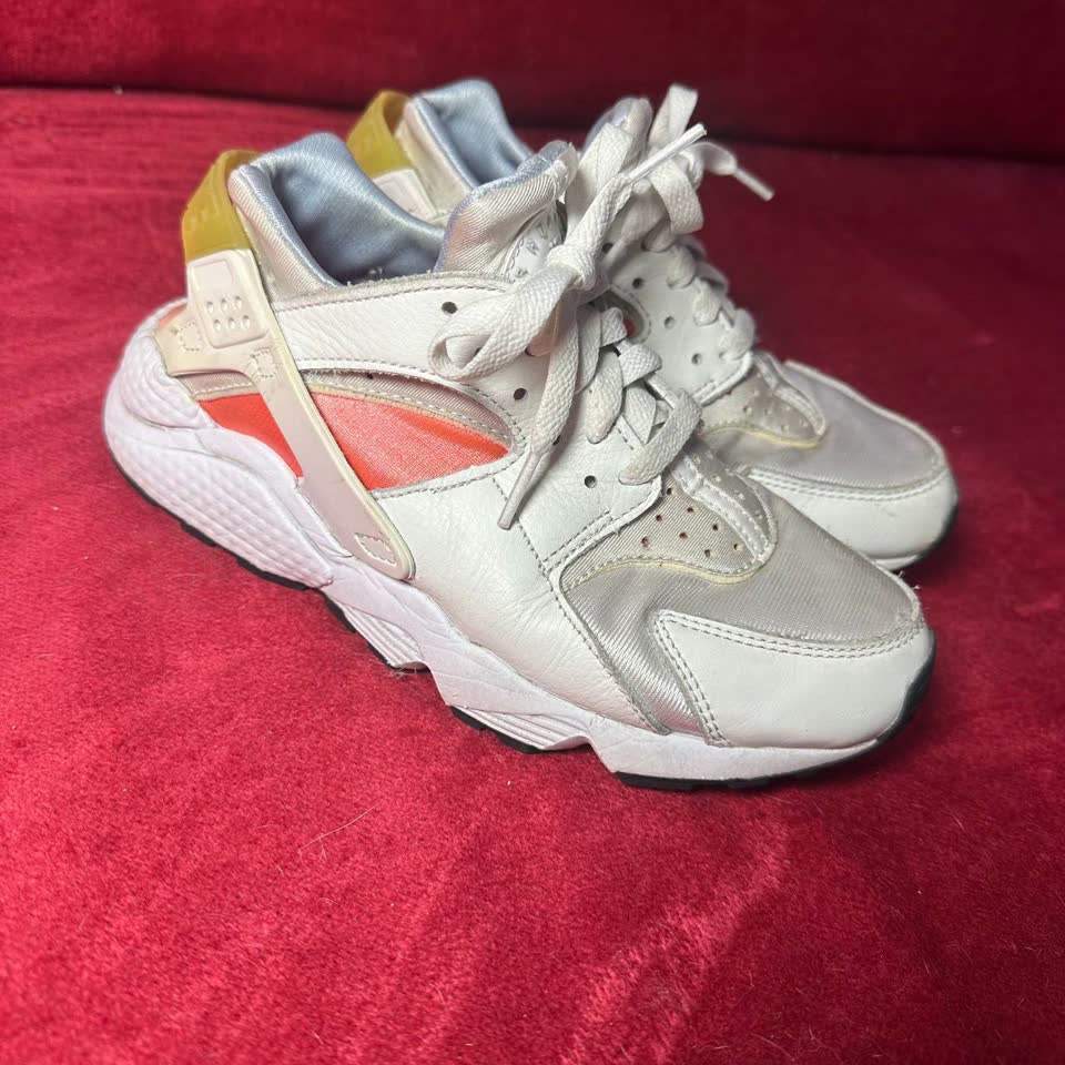 Nike Huarachi i jakna Luhta