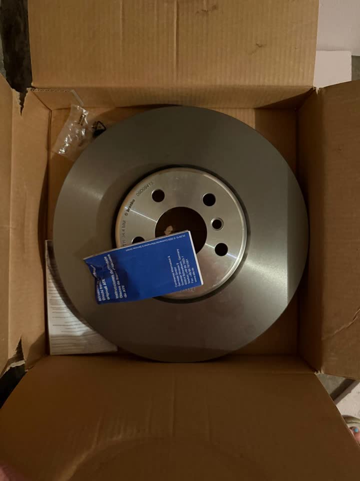 Продаю комплект тормозных дисков Brembo для BMW